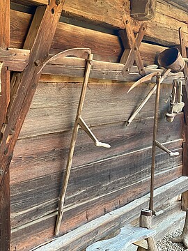 Banner Sensenmähkurs im Freilichtmuseum