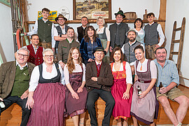 Banner Theateraufführung der Dorfbühne Moosthenning