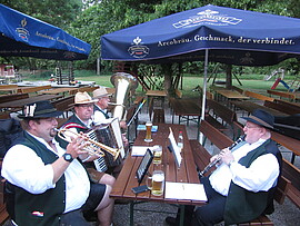 Banner Einkehr nach Maiandacht abgesagt