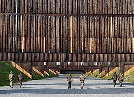 Banner Ausbildung für Leitungs- und Funktionspersonal bei militärischen Schießen