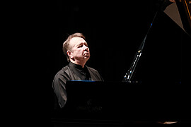 Banner Mikhail Pletnev spielt Tschaikowski. Eröffnungskonzert