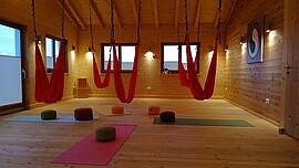 Banner 9.30 Yoga am Dienstag Vormittag für Geübte und Mittleres Level