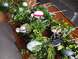 Banner Palmbuschenbinden im Pfarrheim