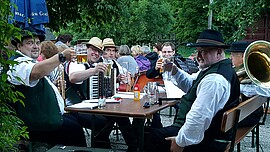 Banner Nach der Maiandacht Gemütliches Beisammensein