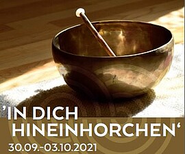 Banner "IN DICH HINEINHORCHEN"
