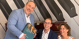 Banner Klassische Musik mit spitzer Zunge – und Mozart würde mitpfeifen!