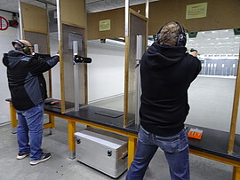 Banner Großkaliber - Kegelschießen (Kurzwaffe)